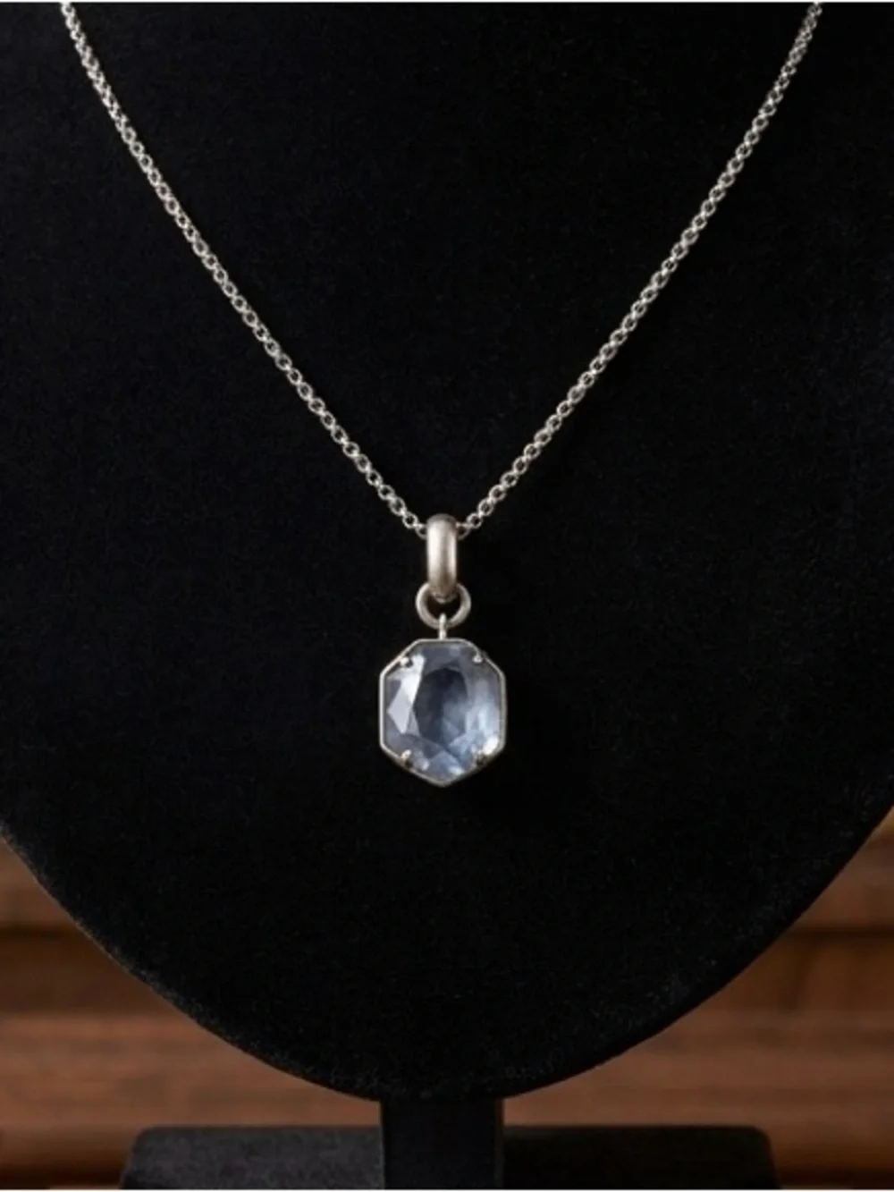 KENDRA SCOTT HALLIE SHORT PENDANT NECKLACE IN Silver SKY BLUE 2136